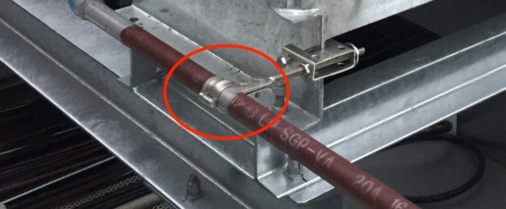 VA管とステンレス金物のテープによる絶縁のイメージ